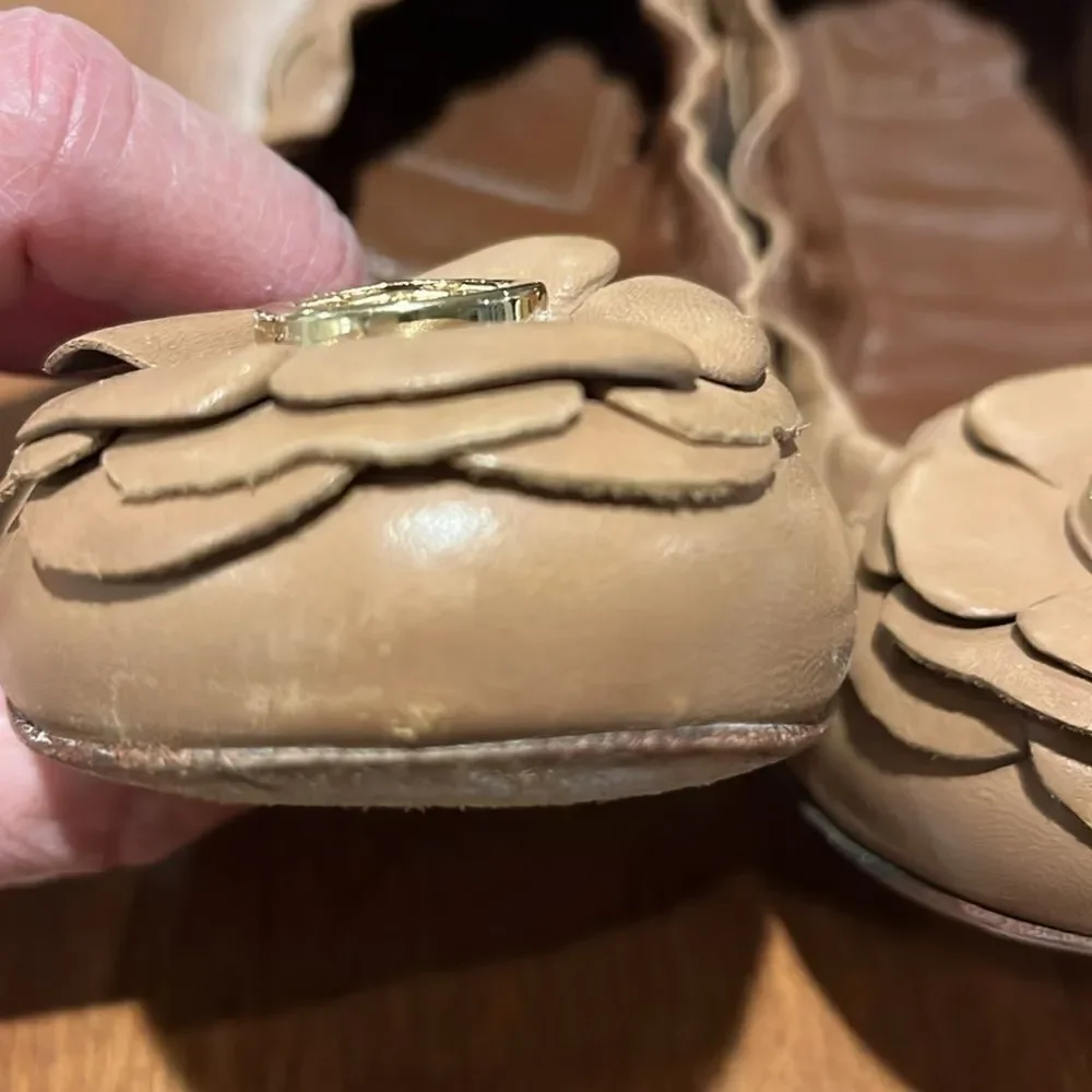 Tory Burch Shelby Camelia Flower Logo Flats size 5.